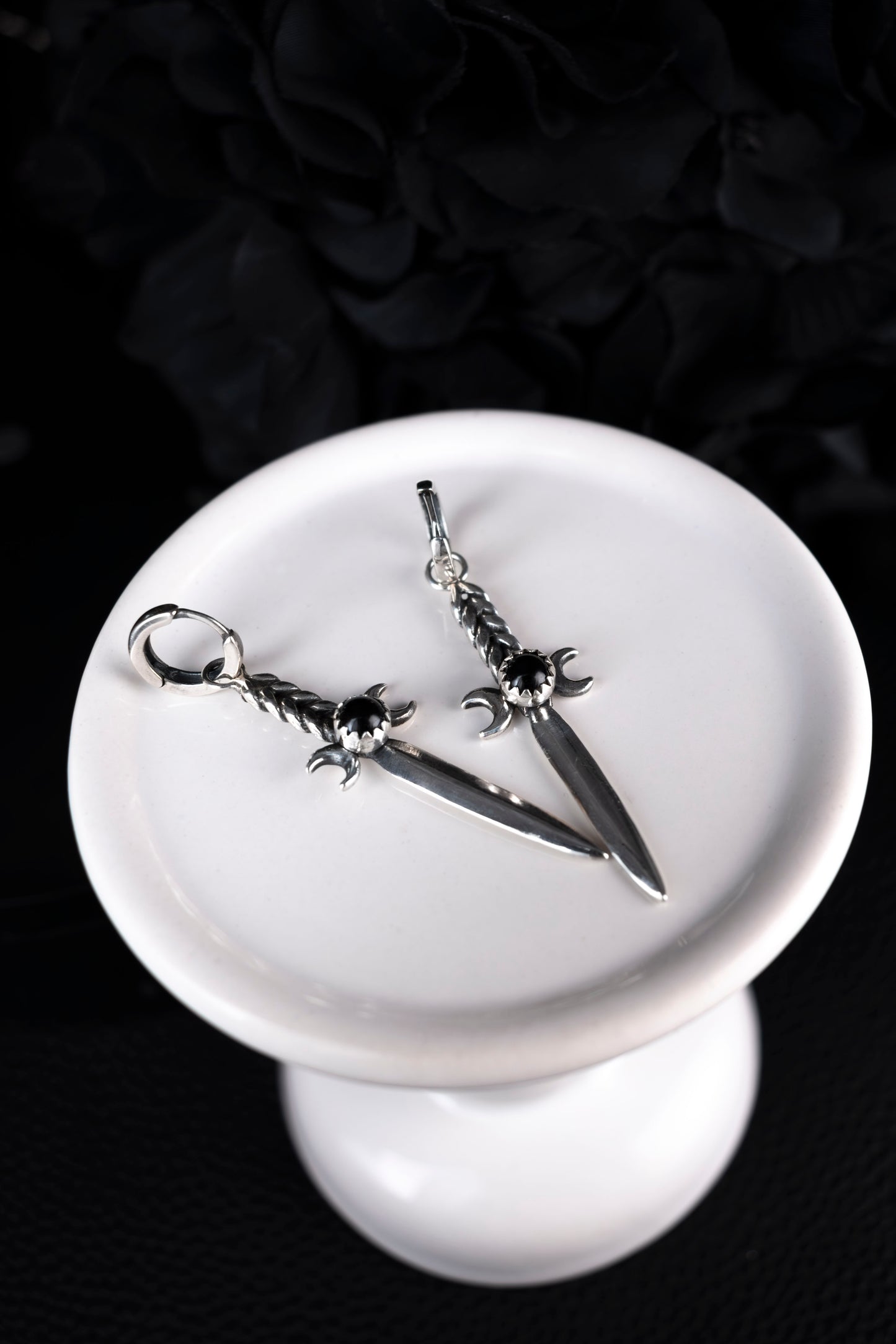 EKRJ1122 Handmade Silver Dagger Earrings with Black Onyx
