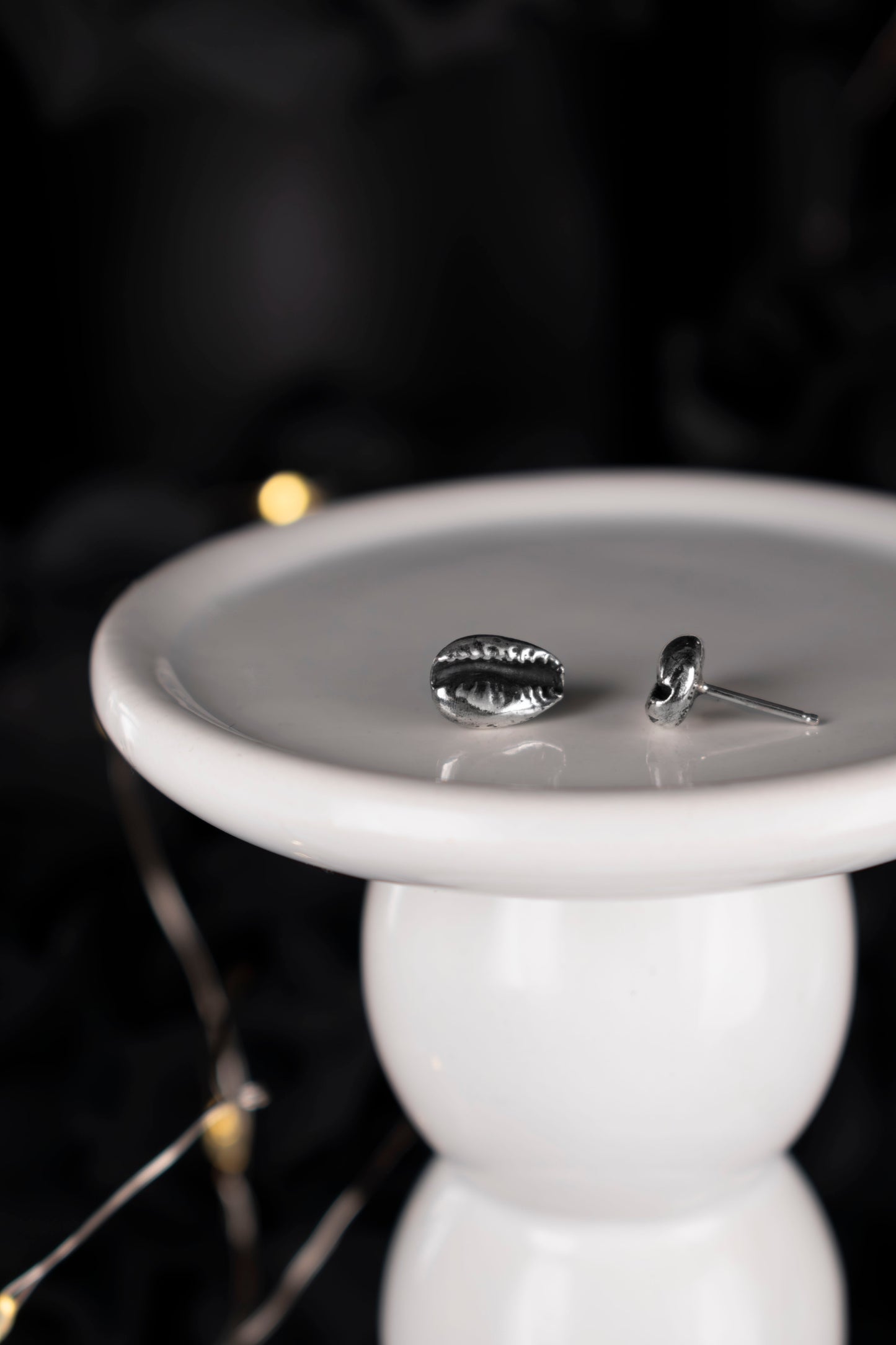 EKRJ1134 Handmade Silver Cowrie Shell Stud Earrings