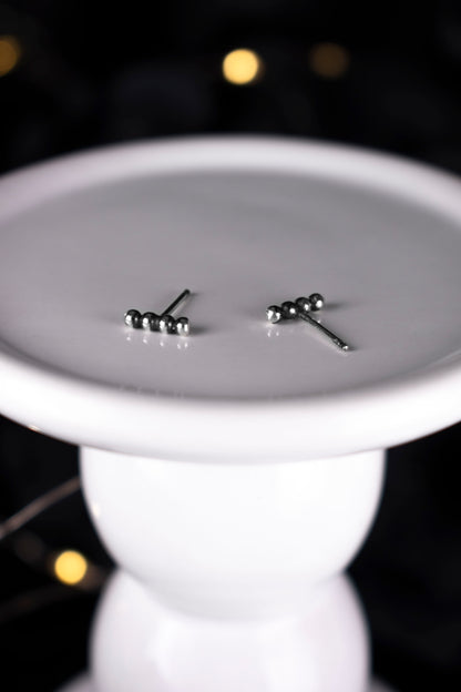 EKRJ1143 Tiny Silver Dotted Bar Studs Earrings