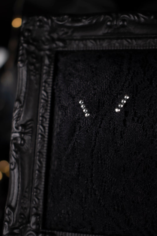 EKRJ1143 Tiny Silver Dotted Bar Studs Earrings