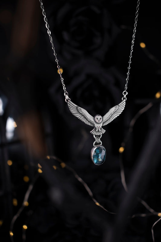 EKRJ1149 Handmade Sterling Silver Owl Necklace with Teal Moss Kyanite