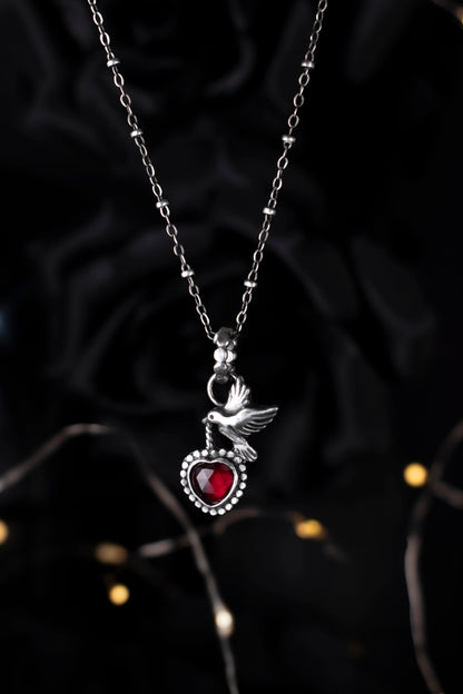 EKRJ1171 The Romantic Raven: Garnet Heart Necklace