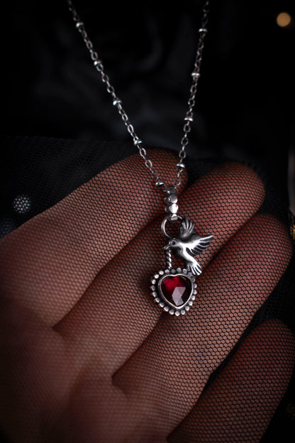 EKRJ1171 The Romantic Raven: Garnet Heart Necklace