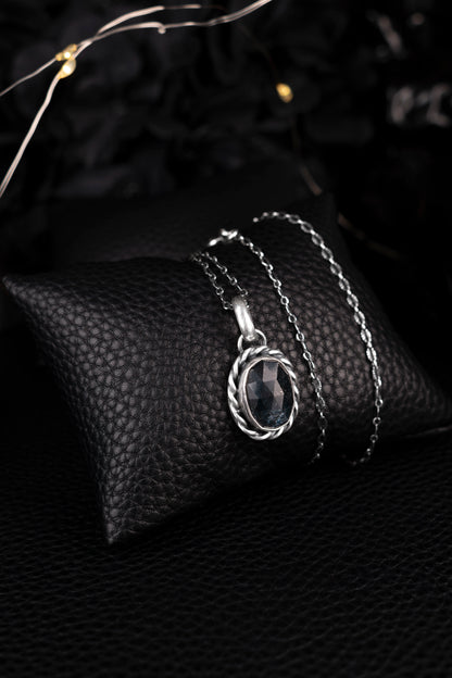 EKRJ1174 Artisan Teal Moss Kyanite Sterling Silver Necklace with Twisted Silver Bezel