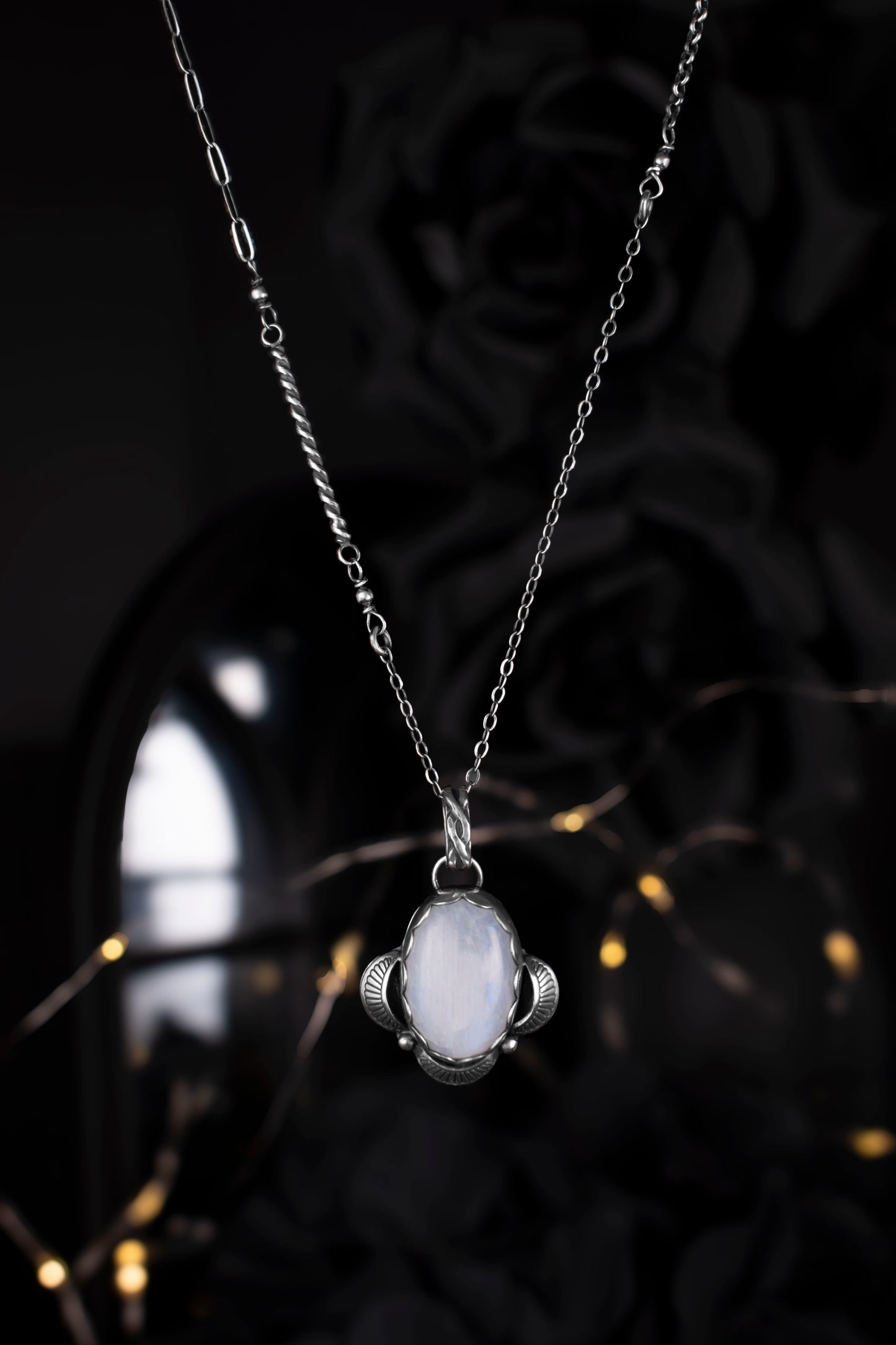 EKRJ1176 Handmade Rainbow Moonstone Pendant Necklace in Sterling Silver
