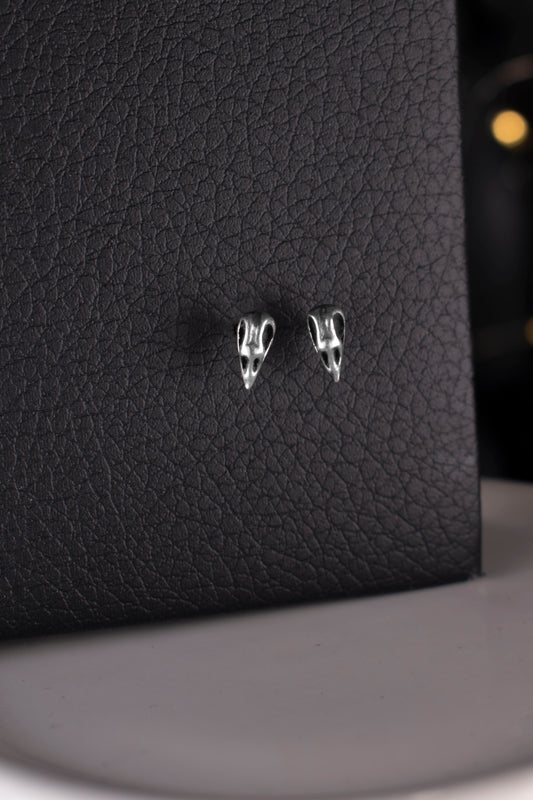 EKRJ1184_Handmade Tiny Crow Skull Sterling Silver Stud Earrings