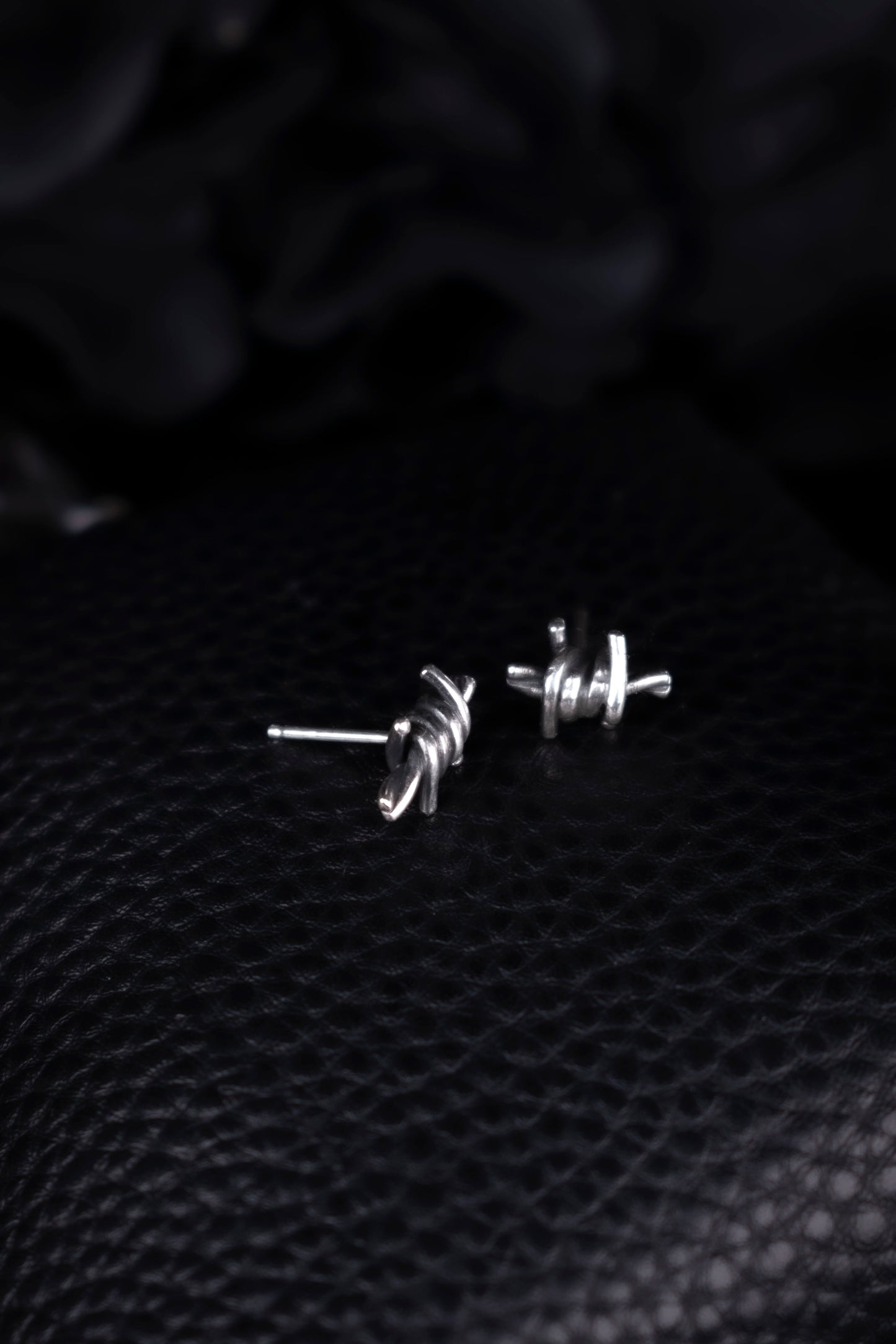 EKRJ1198_Handmade Sterling Silver Barbed Wire Stud Earrings