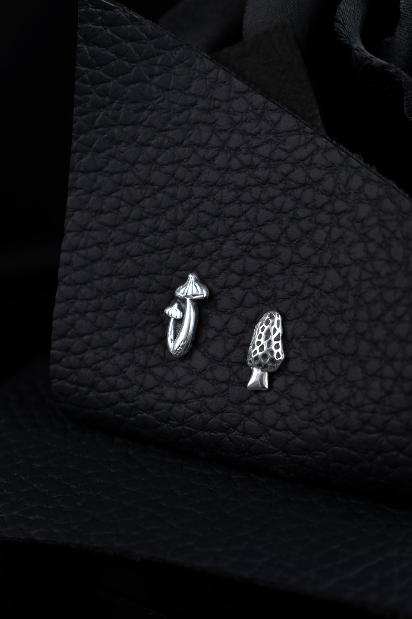 EKRJ1209_Asymmetrical Silver Mushroom Stud Earrings, 925 Sterling Silver Morel Fungi Studs | EKRJ