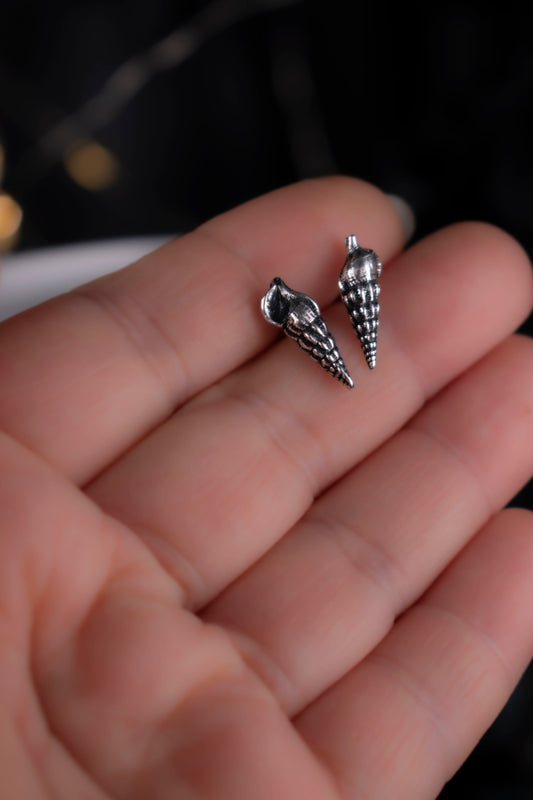 EKRJ684 Handmade Sterling Silver Conch Shell Stud Earrings