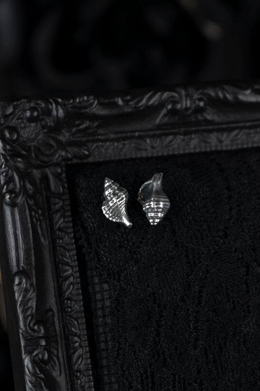 EKRJ685 Handmade Sterling Silver Seashell Stud Earrings