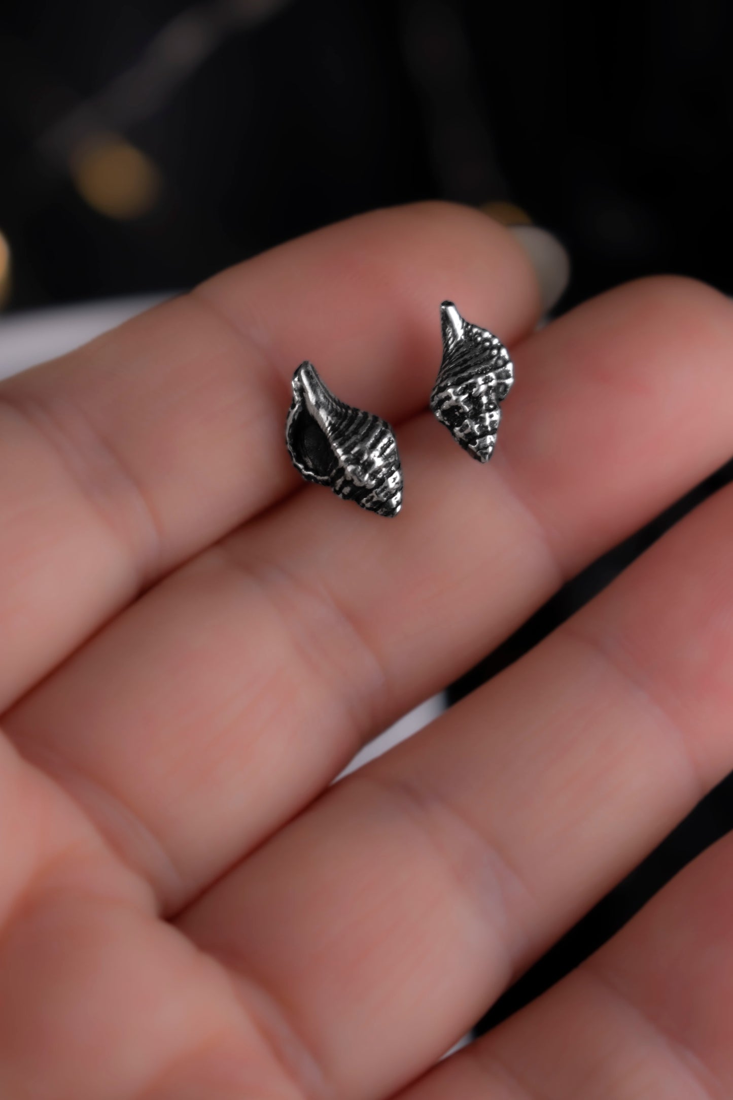 EKRJ685 Handmade Sterling Silver Seashell Stud Earrings