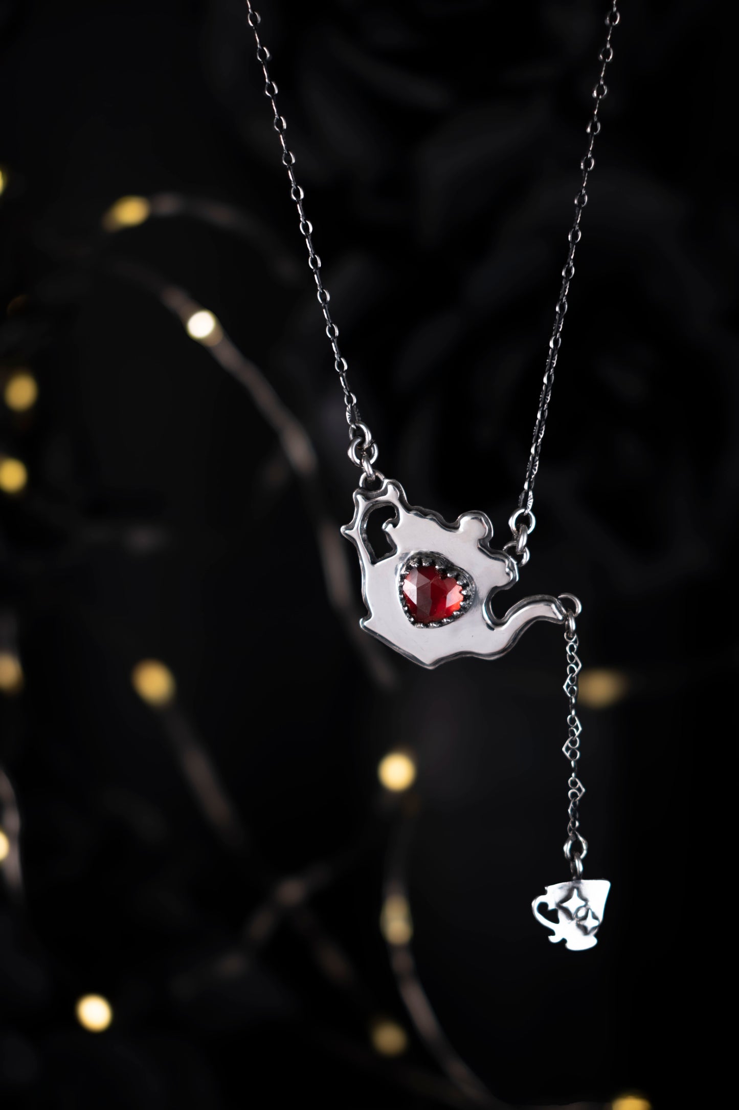 EKRJ1106 EKRJ Handmade Mozambique Red Garnet Teapot Silver Necklace