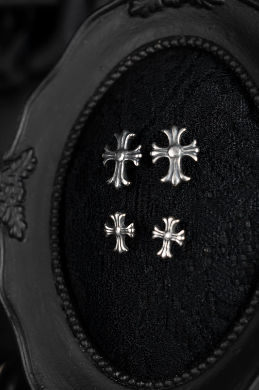 EKRJ704 Tiny Cross Silver Earrings