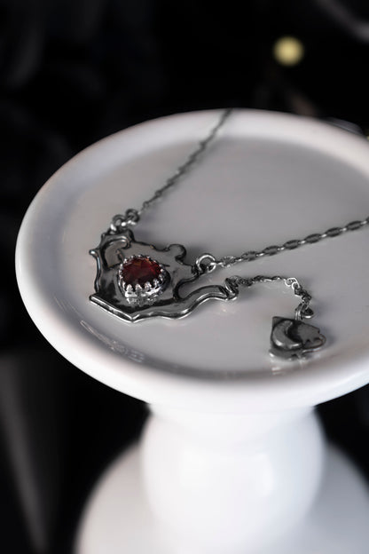 EKRJ1106 EKRJ Handmade Mozambique Red Garnet Teapot Silver Necklace