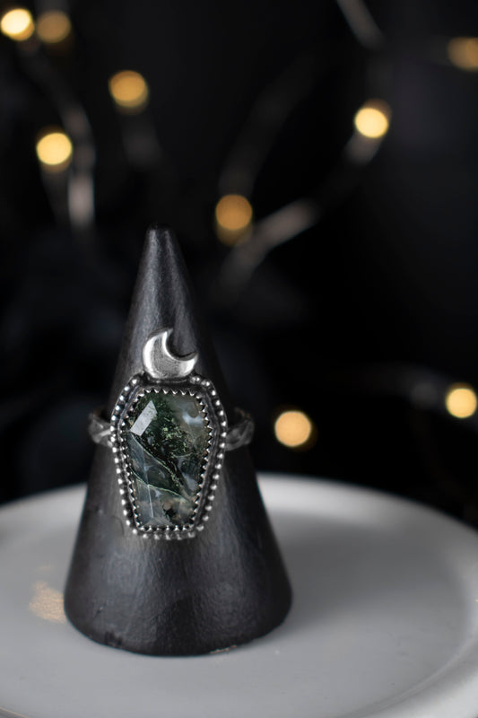 EKRJ1101 Handmade Moss Agate Coffin Ring with Crescent Moon