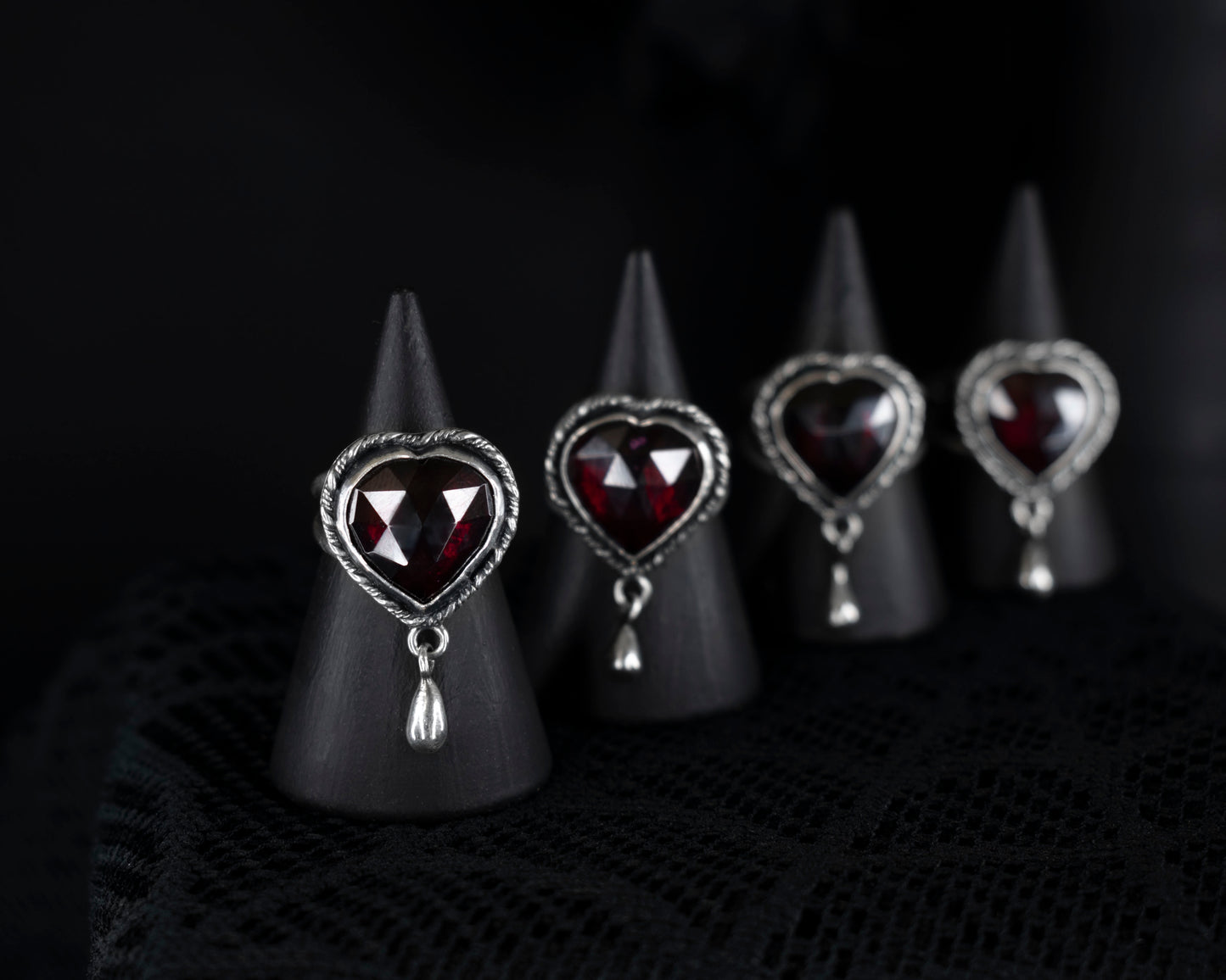 EKRJ765 Size5,7,8,10_Rose Cut Heart Shape Natural Garnet One-of-a-kind Silver Ring