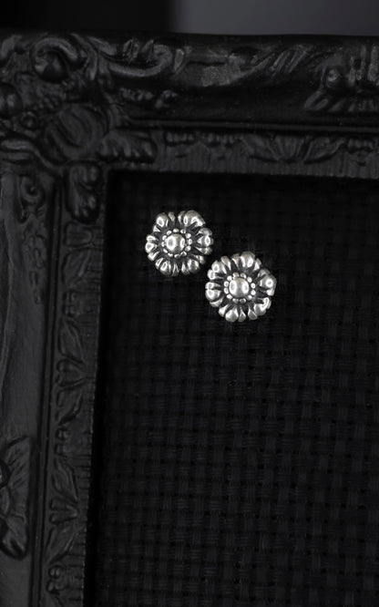 EKRJ773 Handmade Sterling Silver Flower Stud Earrings