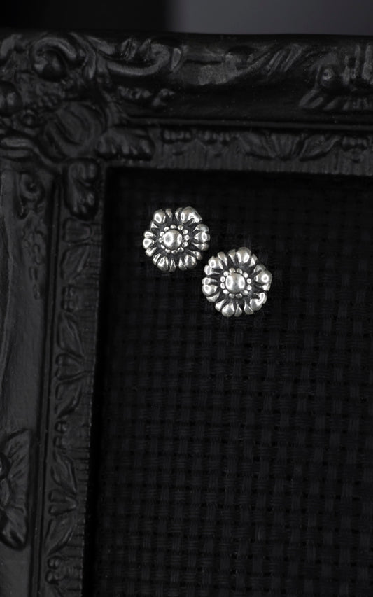 EKRJ773 Handmade Sterling Silver Flower Stud Earrings