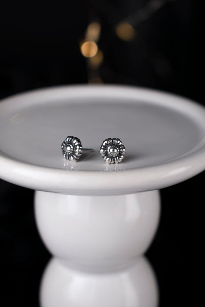 EKRJ773 Handmade Sterling Silver Flower Stud Earrings