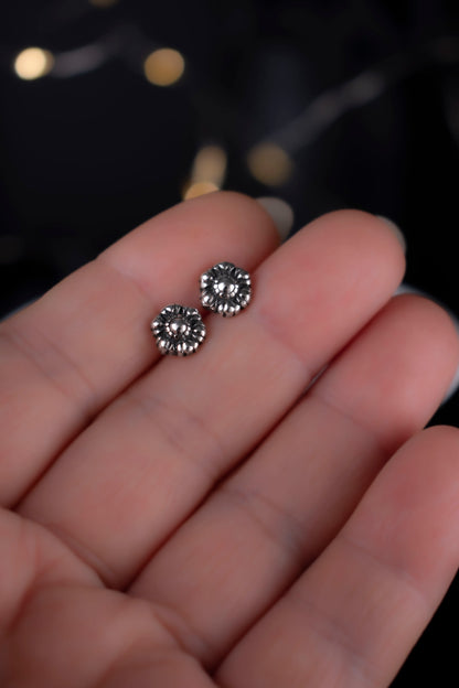 EKRJ773 Handmade Sterling Silver Flower Stud Earrings