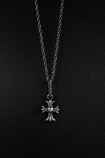 EKRJ774_Gothic Cross Silver Necklace