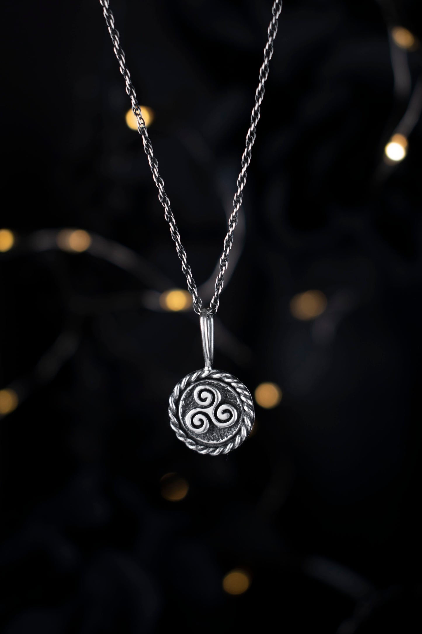 EKRJ1111 Handcrafted Silver Triskele Pendant Necklace