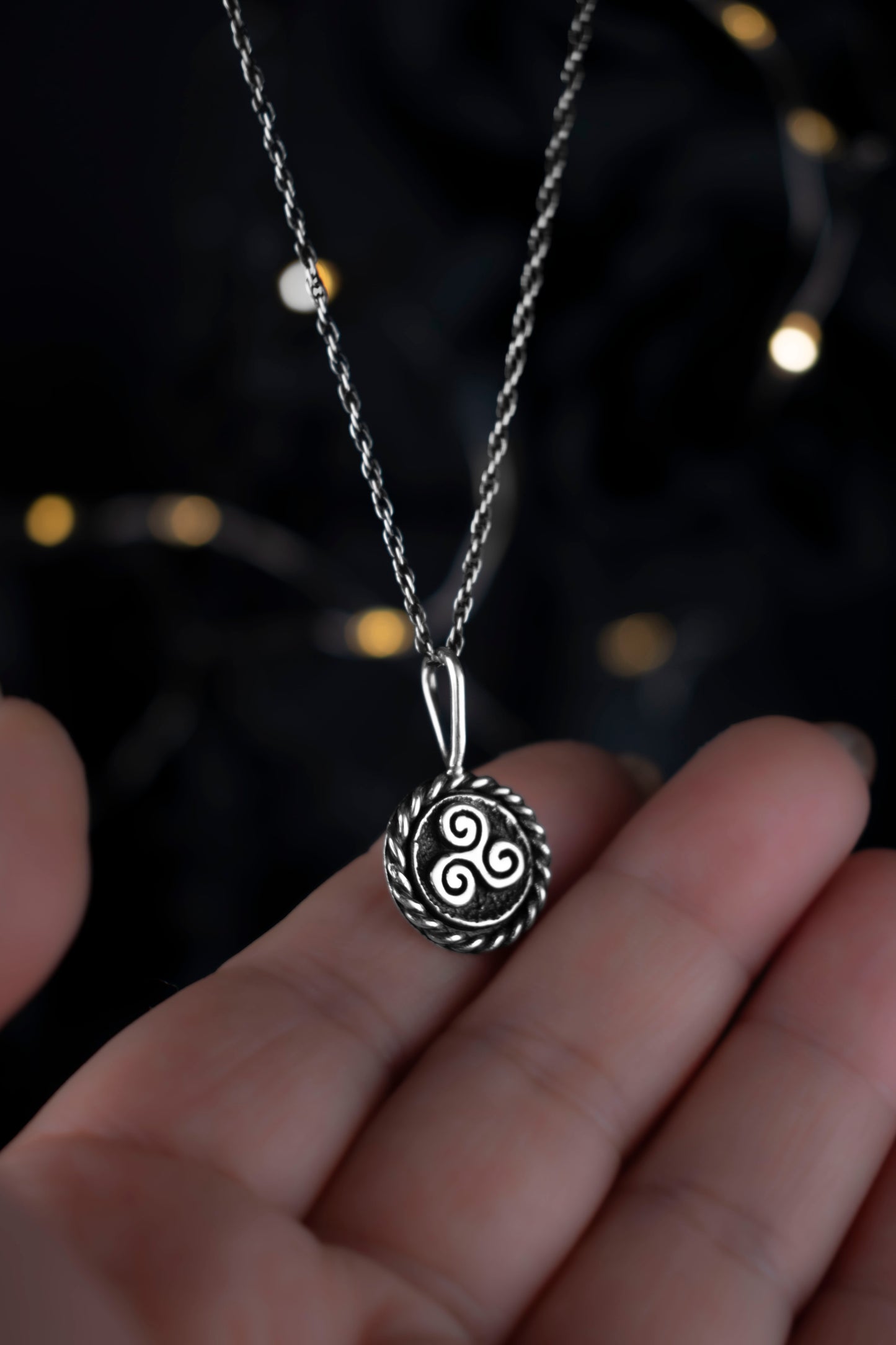 EKRJ1111 Handcrafted Silver Triskele Pendant Necklace