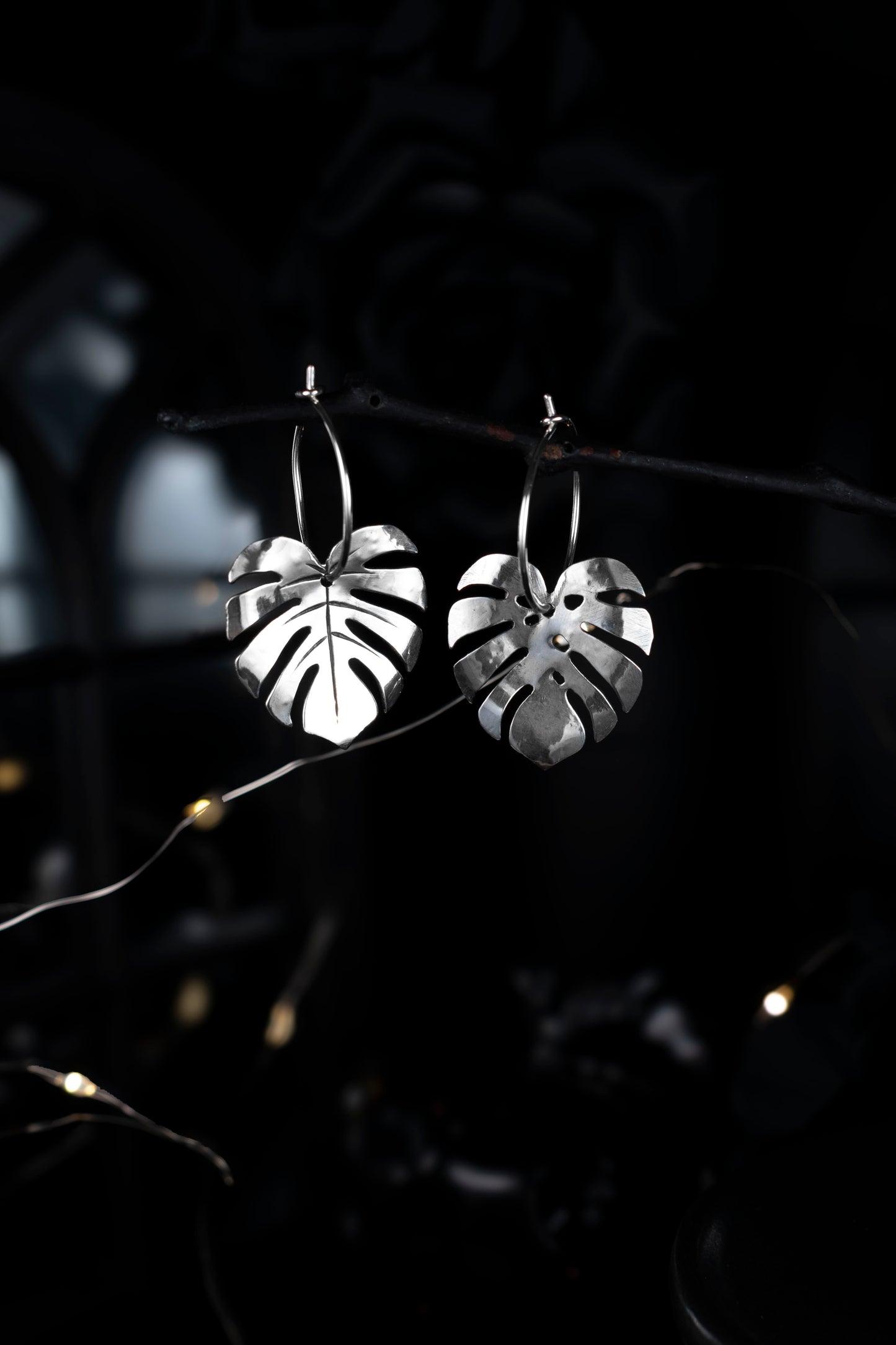 EKRJ803 Monstera Leaves Silver Earrings