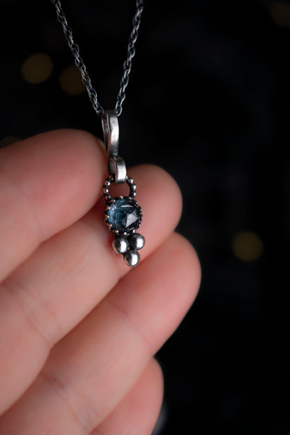 EKRJ806 Teal Moss Kyanite Necklace