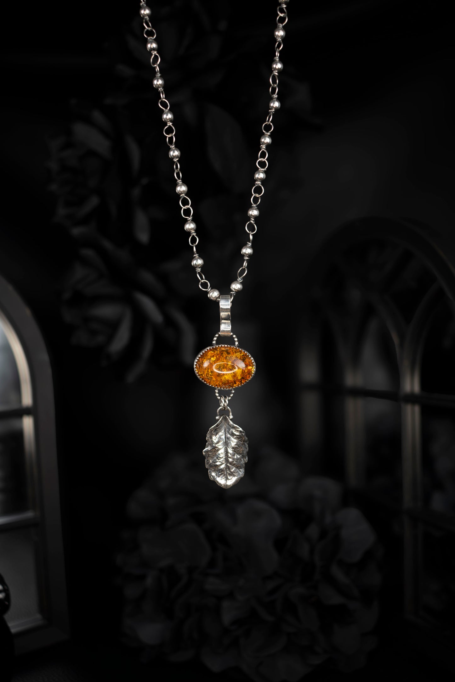 EKRJ813 Amber& Leaf Handmade Silver Necklace