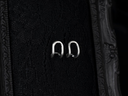 EKRJ817 Two-Line Wire Minimalist Silver Earrings That Slightly Cover The Earlobe.