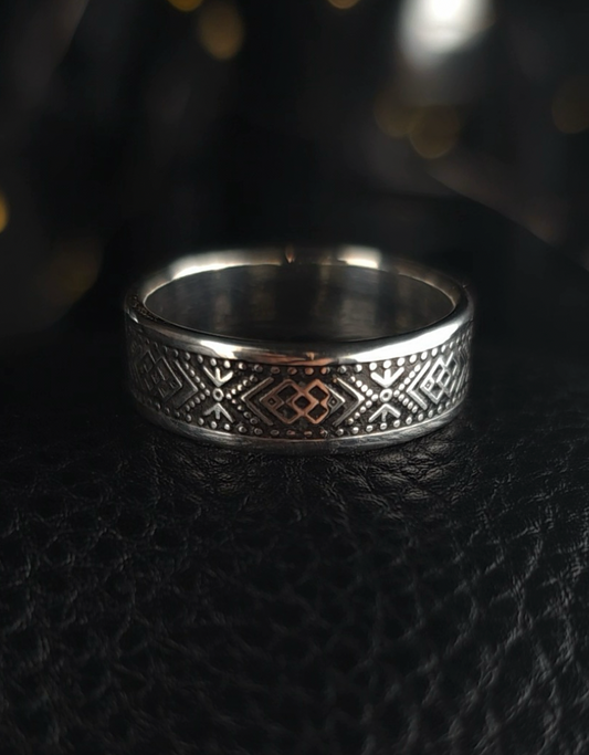Custom Čičmany pattern ring