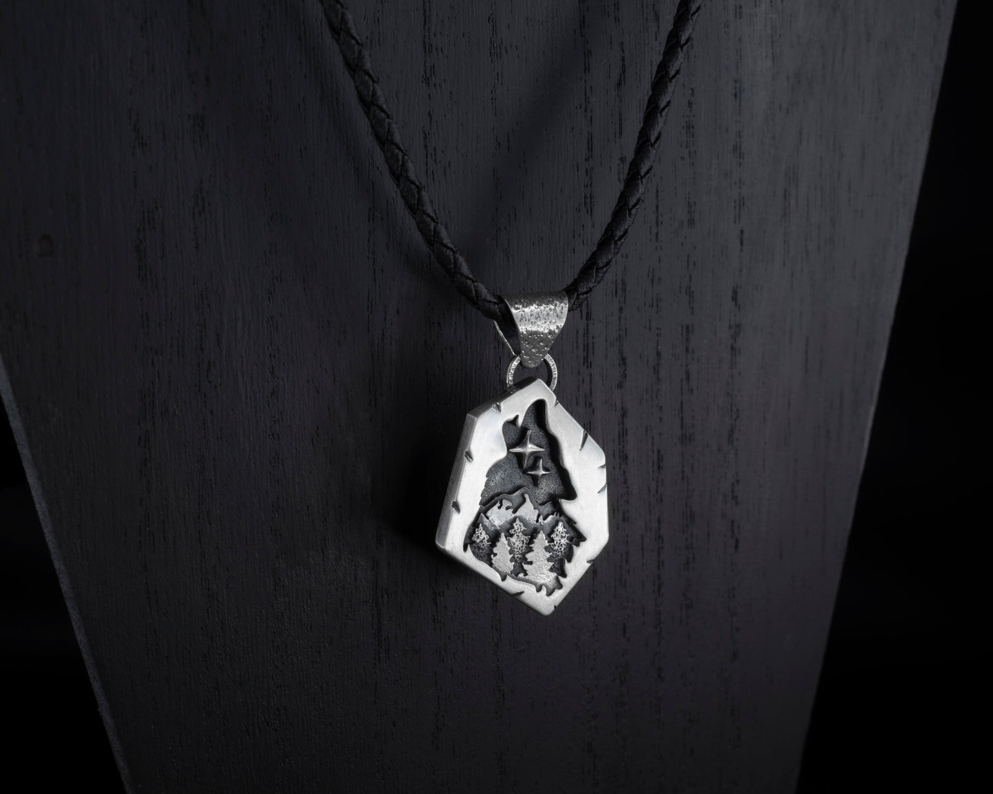 EKRJ636_Howling Wolf Silver Necklace-Made to Oder