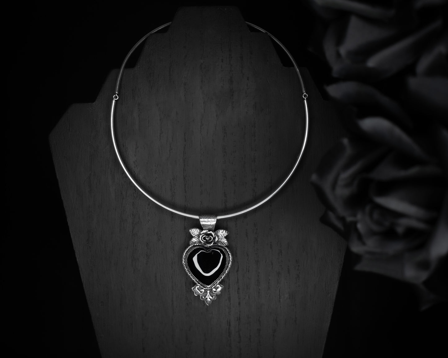 EKRJ644  Heart of Black Rose Onyx One-of-a-kind Silver Necklace