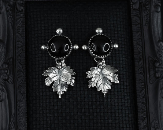 EKRJ645_ Black Onyx & Maple leaves One-of-a-kind Handmade Silver Earrings