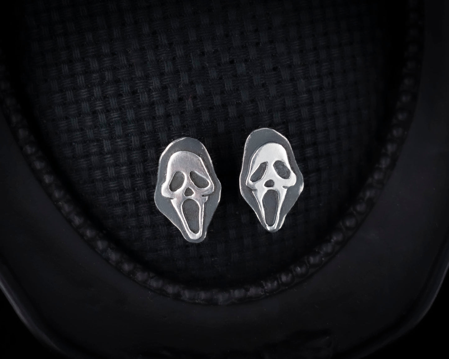 EKRJ710 Ghost Face,Scream Minimalist Sterling Silver Earrings
