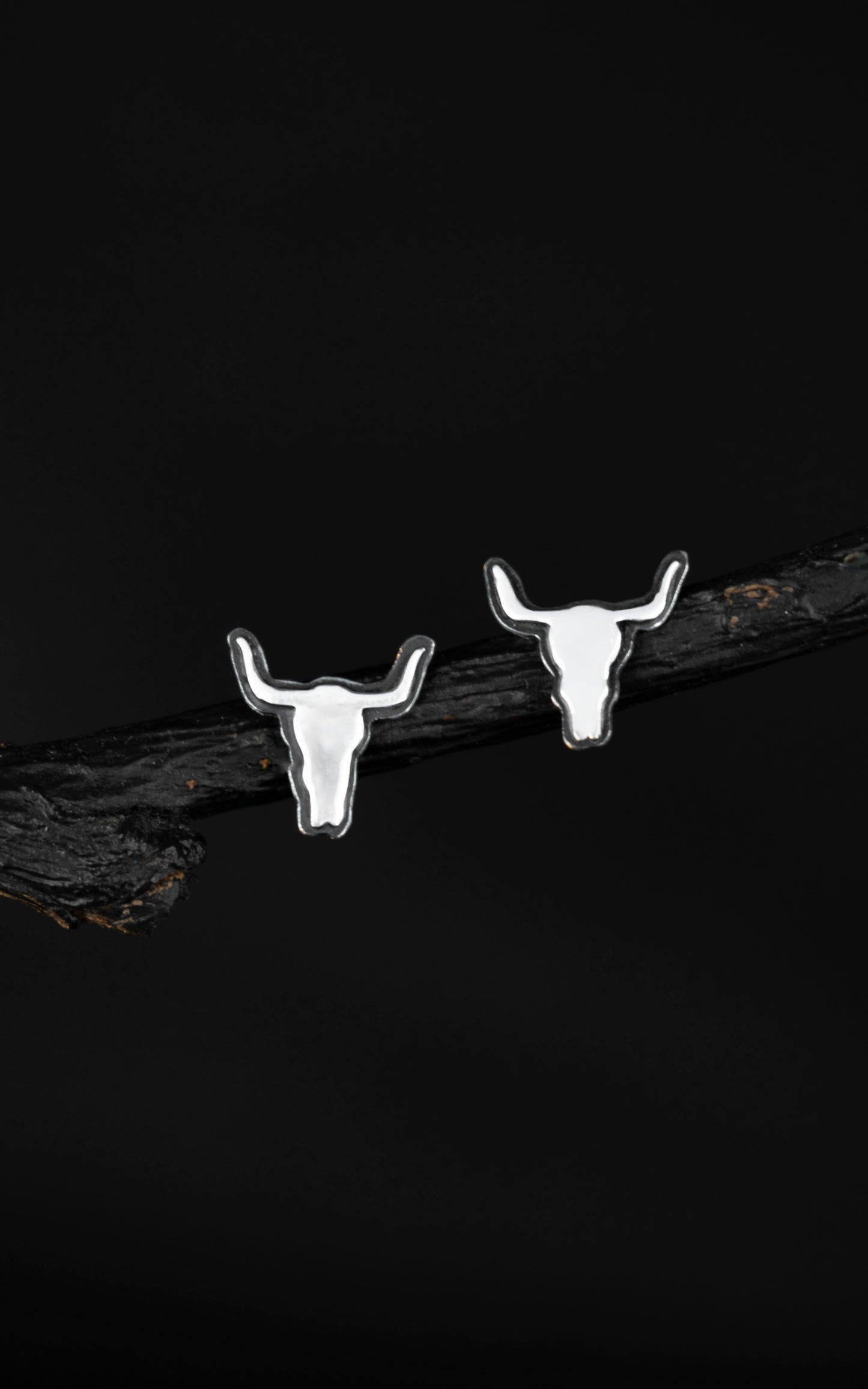 EKRJ720 Tiny Bull Stud Silver Earrings