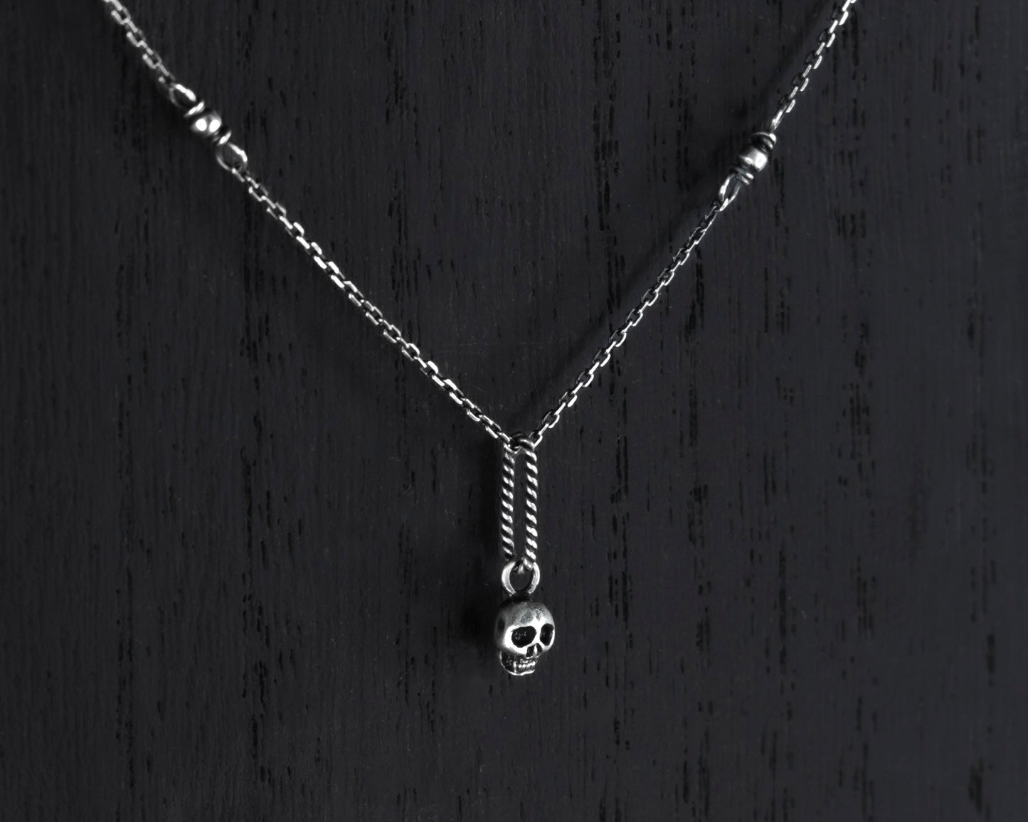 EKRJ740_Tiny Skull Handmade Silver Necklace