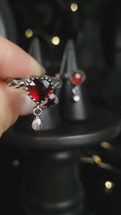 EKRJ1019 Sterling Silver Ring with Heart Shaped Natural Garnet and Dangling Drop Detail