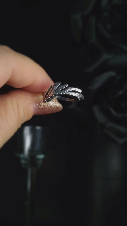 EKRJ827_Green Cedar Leaves One-of-a-kind Silver Ring