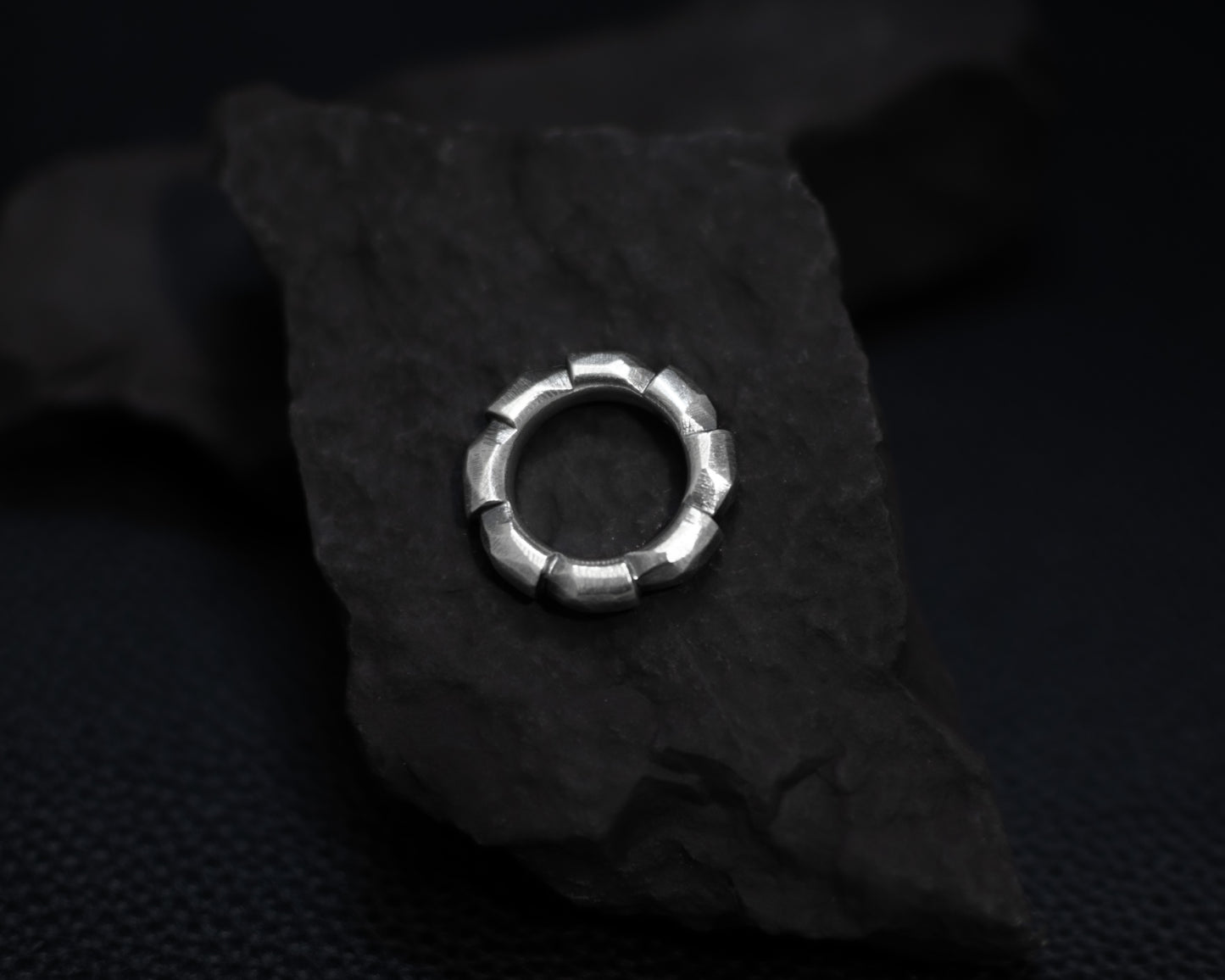 EKRJ420_Size 6_Hand Carved 999fine Silver Ring