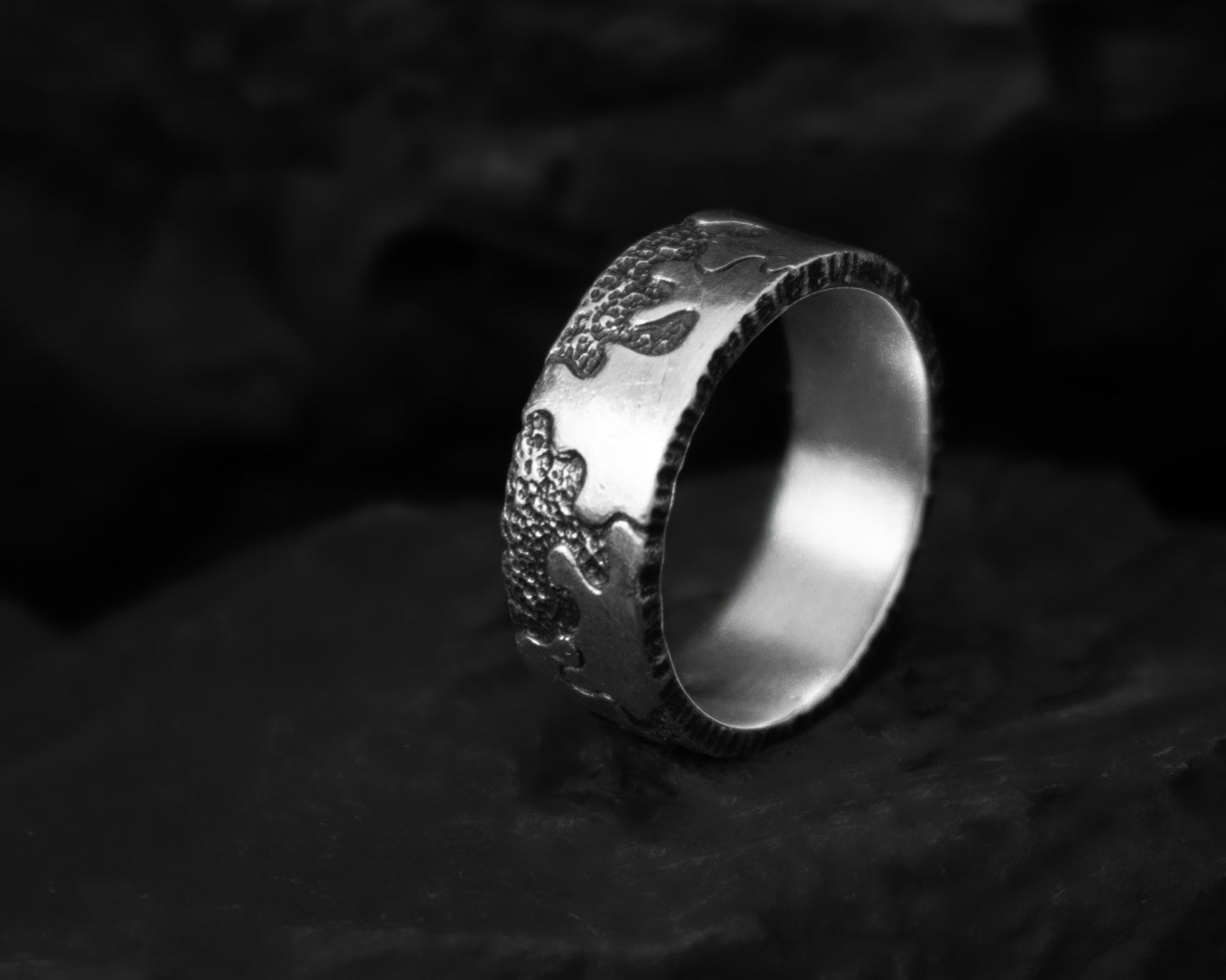 EKRJ339_Size 6_Hand Carved 999fine Silver Ring