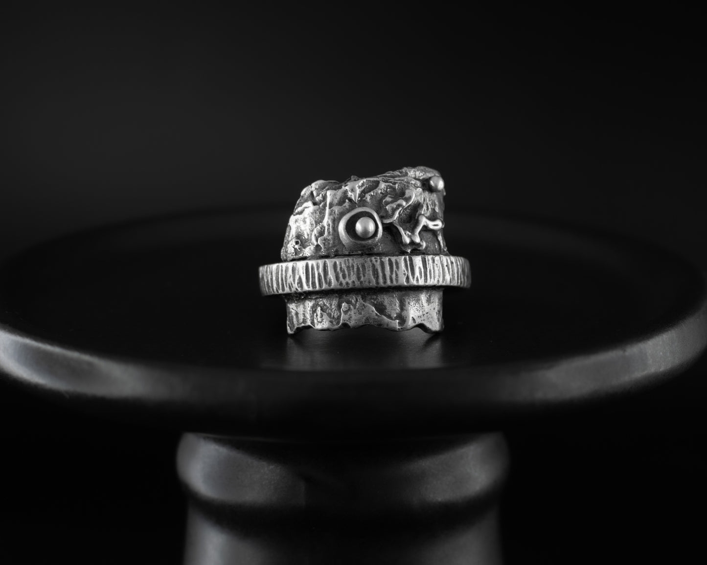 EKRJ427_Size 6_Bark Texture One-of-a-kind Handmade Silver Ring