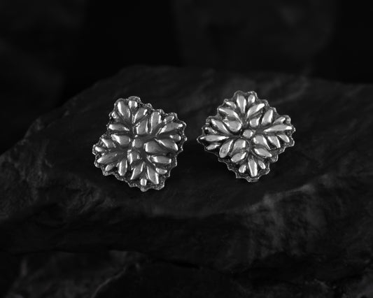 EKRJ437_Chrysanthemum Handmade silver earrings