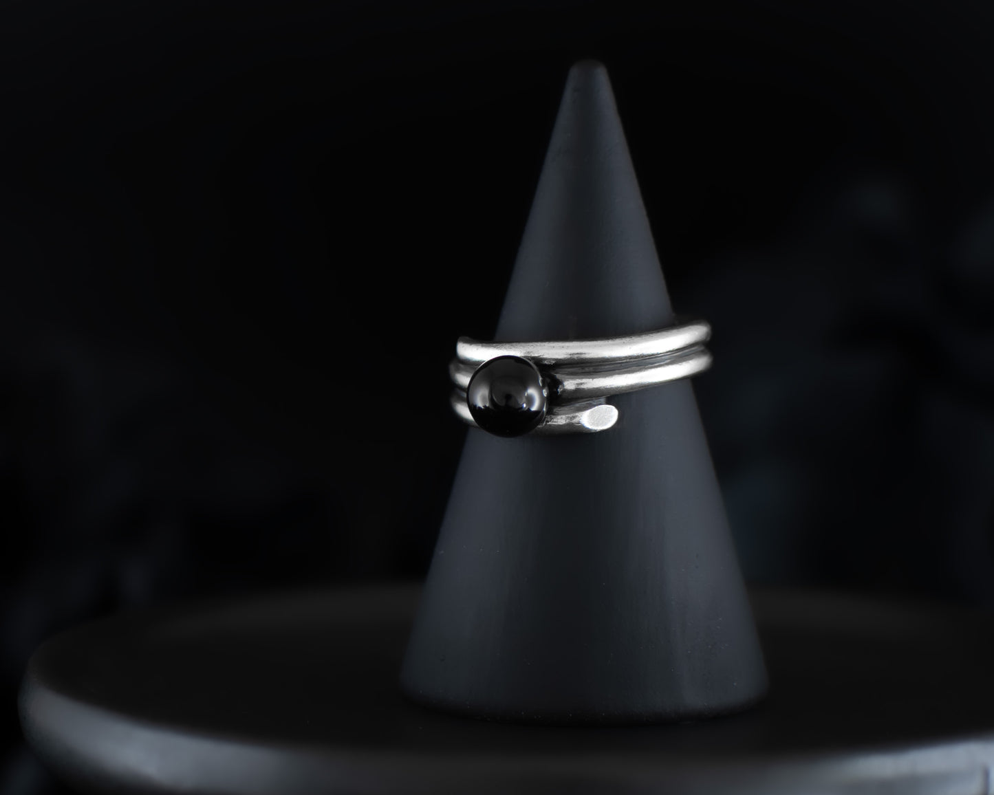 EKRJ432_Size 6 Black Onyx Ball Silver Twist Ring