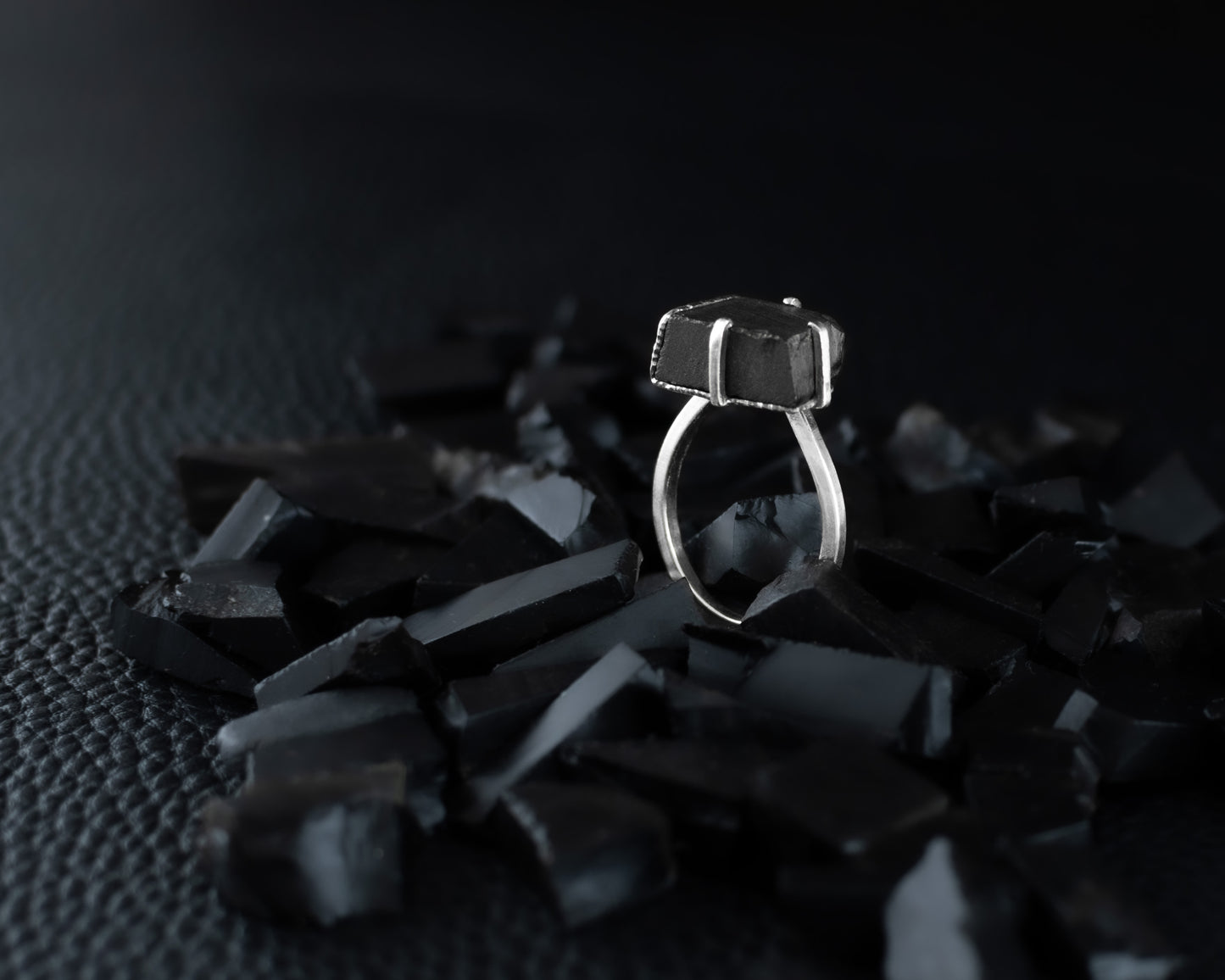 EKRJ440 Size 6 Raw Black Onyx Silver Ring