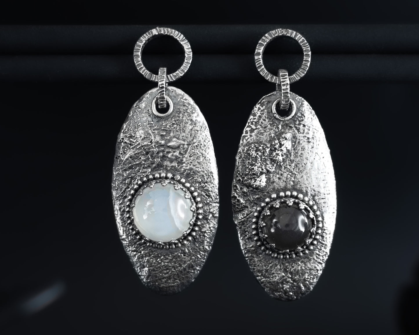EKRJ452_Moonstone & Smoky Quartz One-of-a-kind Bold Silver Earrings