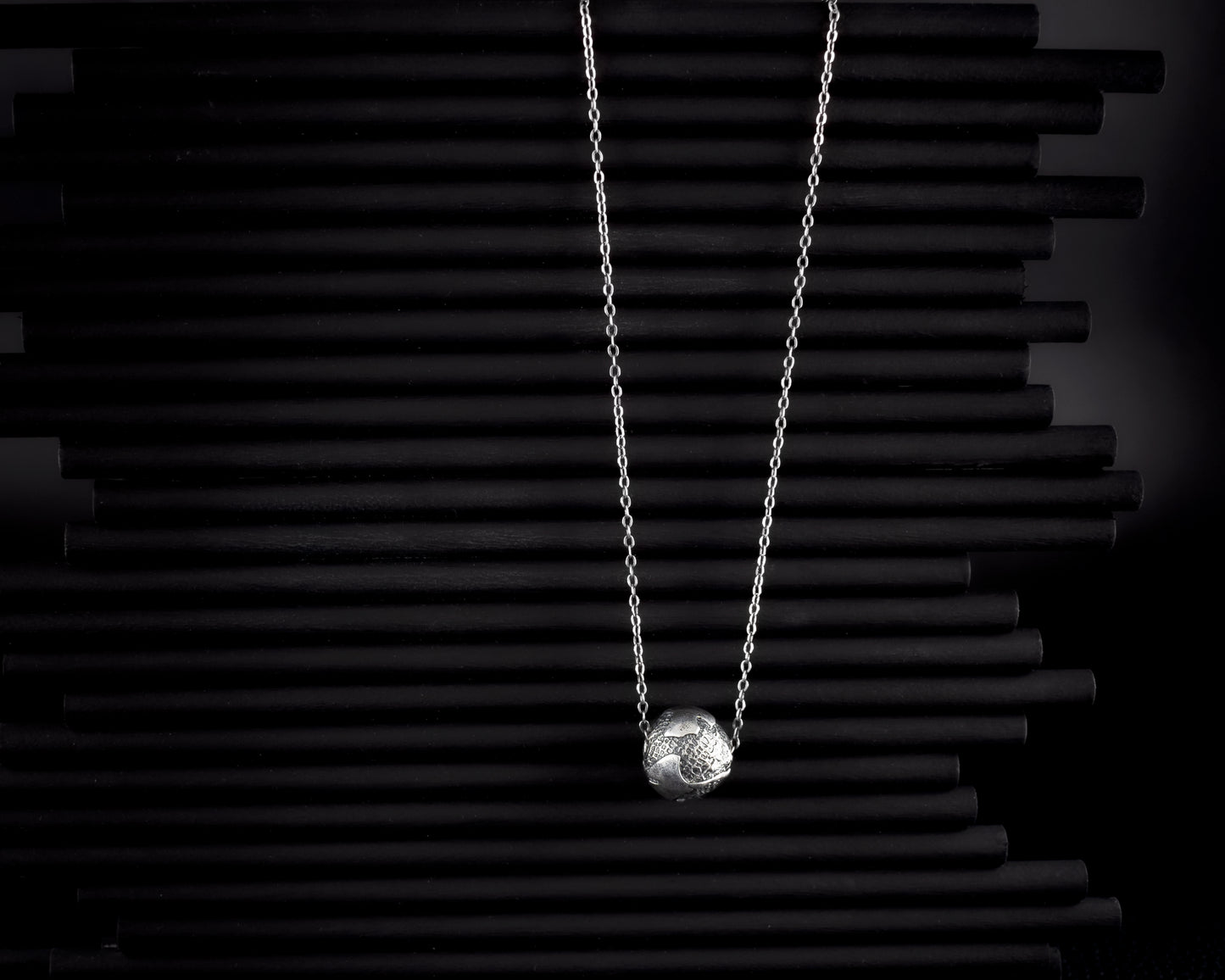 EKRJ468 Ginkgo Leaves, Silver Ball Handmade Necklace