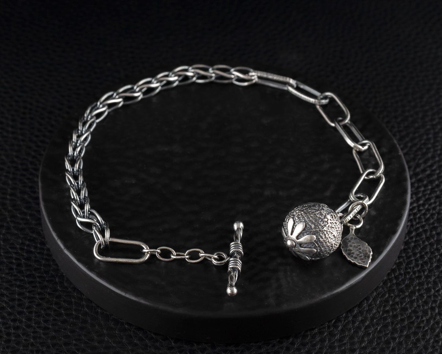 EKRJ472 Petal silver ball bracelet