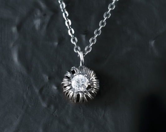 EKRJ474_Clear Cubic Zirconia Bloom Silver Necklace